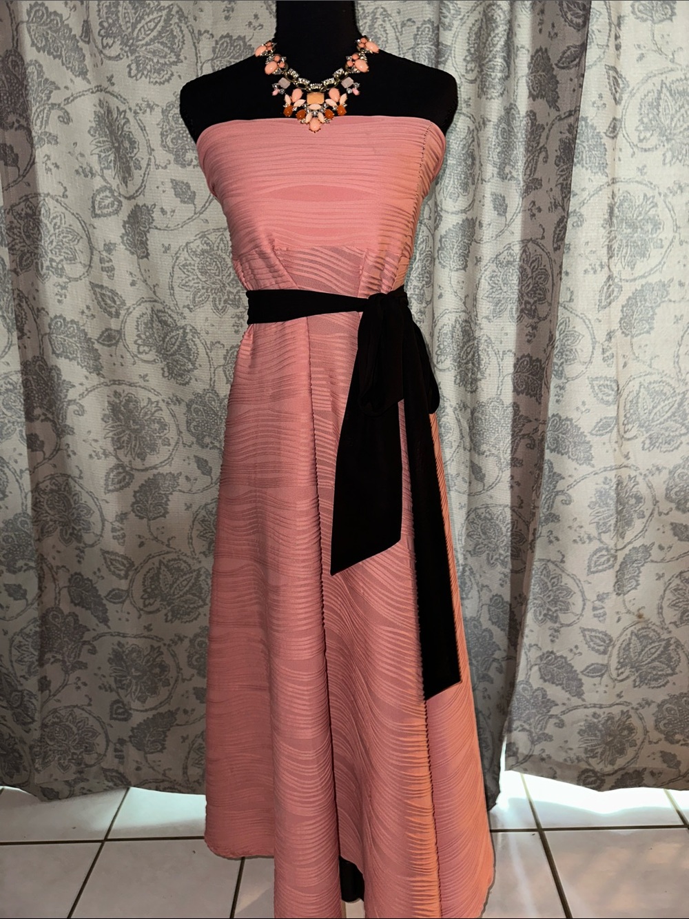 Women's Pink Textured Maxi Skirt - Picture 4 of 5